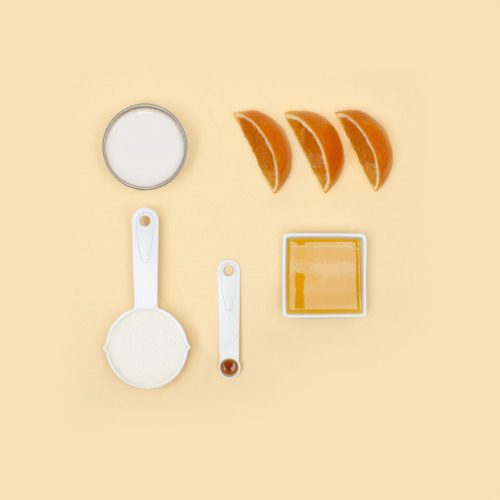 Pantone Smoothie 7506u, a tasty gradient going from zesty orange to creamy vanilla. Put your blender to work and shake up your own gradient Orange Vanilla Smoothie:
INGREDIENTS:
1/3 cup (1 scoop) @kuranutrition vanilla whey
½ medium orange
½ cup...
