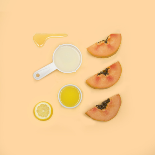 INGREDIENTS
“2/3 cup cubed papaya
½ cup soy milk
1/3 cup orange juice
1 tsp lemon juice
1 tsp honey
”
INSTRUCTIONS
Mix it all together. Pour over ice.