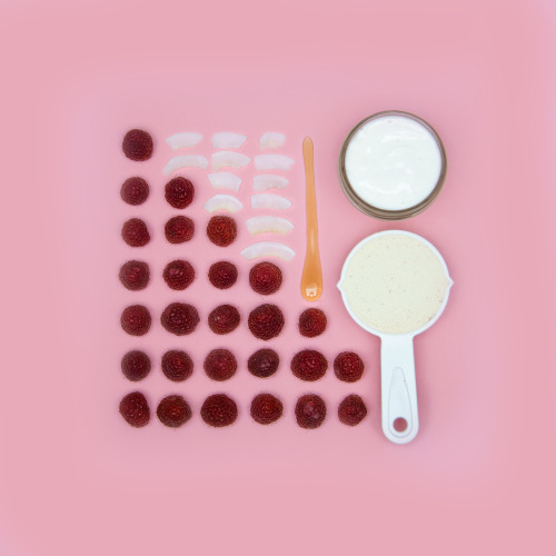 Pantone Smoothie 707U, Berry Coconut Crunch. If you wanna blend your own, here’s how:
“INGREDIENTS:
⅓ cup (1 scoop) @kuranutrition Vanilla whey protein
½ cup raspberries
½ cup vanilla coconut milk yogurt
1 tbsp shredded coconut
1 tbsp...