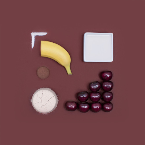 Pantone Smoothie 8562C, indulge in some Cherry Chocolate goodness. If you wanna make your own, here’s how:
INGREDIENTS:
1/3 cup (1 scoop) @kuranutrition chocolate whey
½ cup soy milk
½ banana
½ cup sweet cherries
1 tbsp cocoa powder
Stevia to...