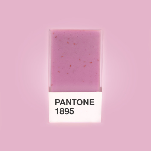INGREDIENTS
“½ cup raspberries
3 ounces silken tofu
1/3 cup orange juice
1 tsp lemon juice
1 tbsp honey
”
INSTRUCTIONS
Mix it all together. Pour over ice.