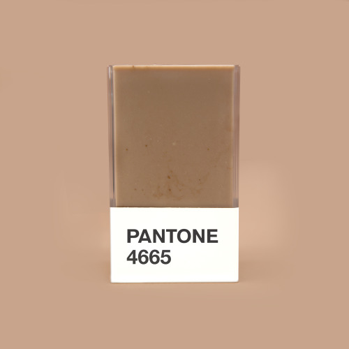 INGREDIENTS
“2/3 banana
2 ounces espresso, cooled
1/3 cup greek yogurt
3 ounces milk
1 heaped tsp cocoa powder
1 tsp honey
”
INSTRUCTIONS
This amazing coco flavored pantone smoothie is made by mixing cocoa, honey, milk, banana, espresso and yogurt....