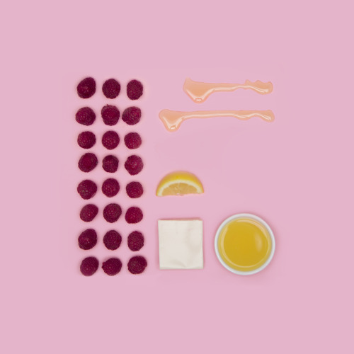 INGREDIENTS
“½ cup raspberries
3 ounces silken tofu
1/3 cup orange juice
1 tsp lemon juice
1 tbsp honey
”
INSTRUCTIONS
Mix it all together. Pour over ice.