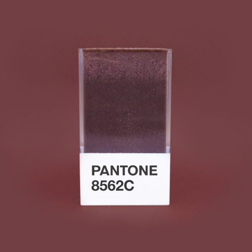 Pantone Smoothie 8562C, indulge in some Cherry Chocolate goodness. If you wanna make your own, here’s how:
INGREDIENTS:
1/3 cup (1 scoop) @kuranutrition chocolate whey
½ cup soy milk
½ banana
½ cup sweet cherries
1 tbsp cocoa powder
Stevia to...